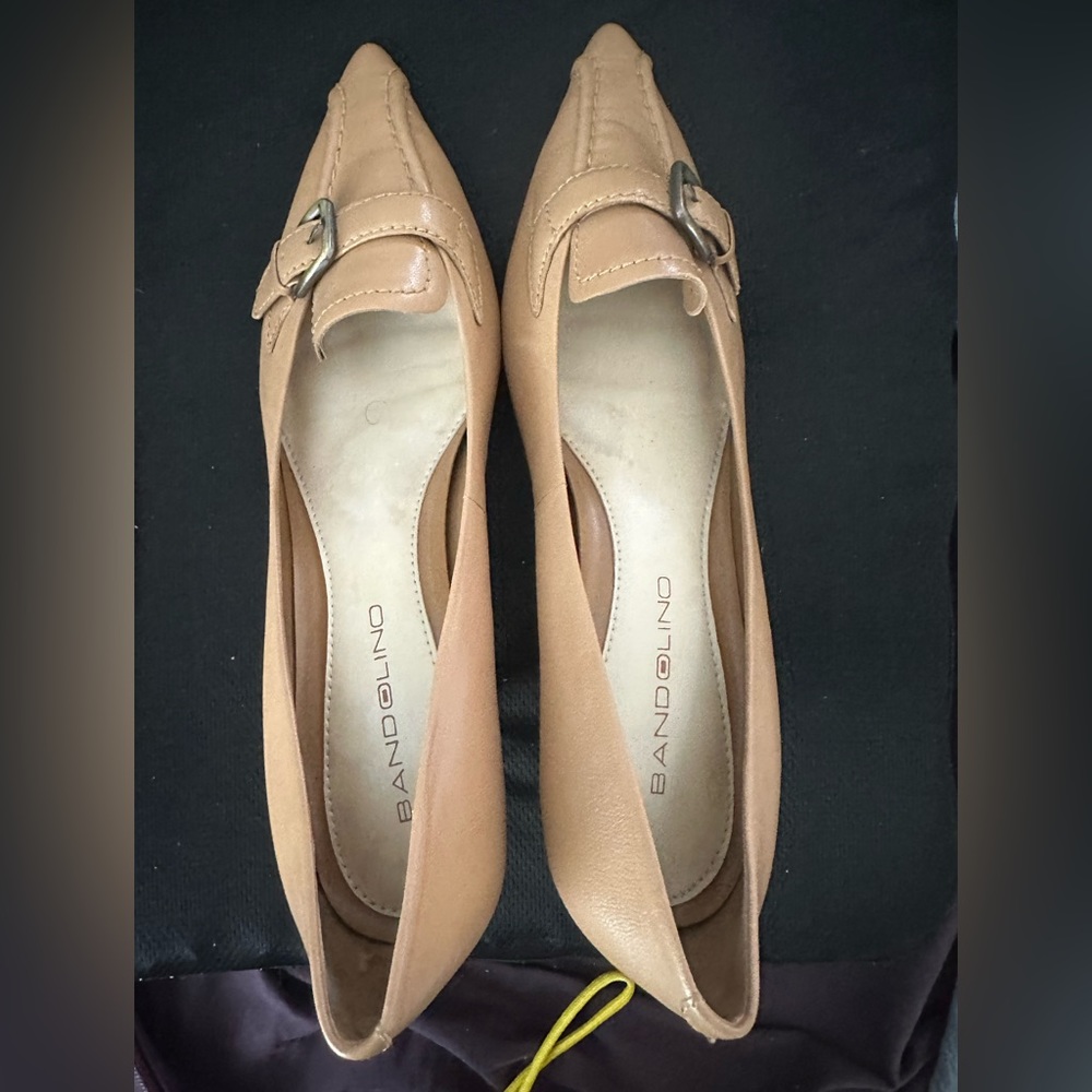 Bandolino shoes. Excellent condition. 2 inch kitten heels. Size 7.5